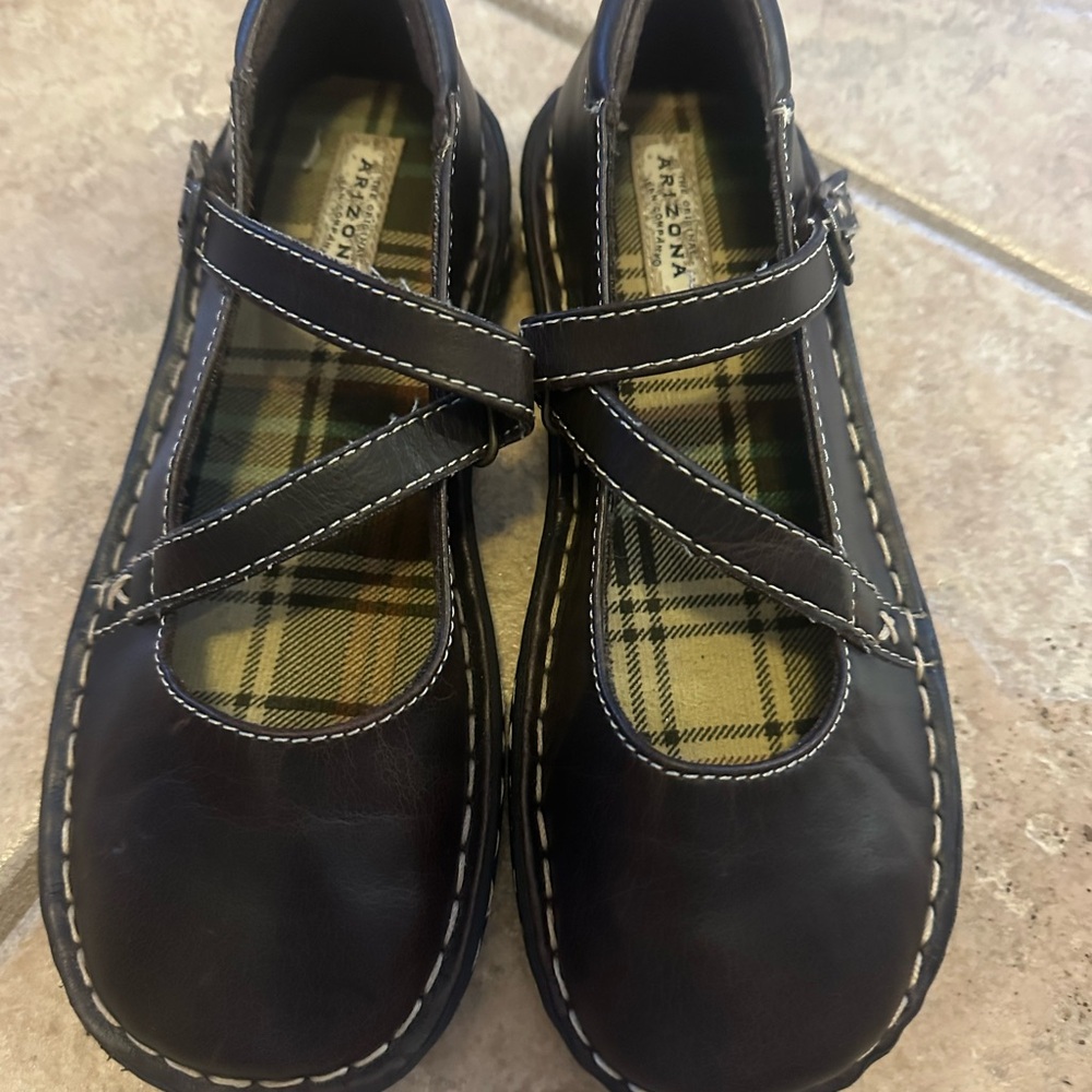 Girls size 2.5  Kids Brown Mary Jane Shoes. Worn 2x. Cute